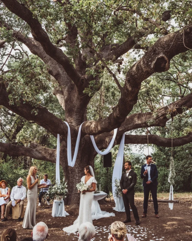 Under our oak, every wedding becomes a fairy tale. 🤍

𝘓𝘦 𝘔𝘢𝘯𝘰𝘪𝘳 𝘥𝘦 𝘭'𝘌𝘵𝘢𝘯𝘨
𝘏ô𝘵𝘦𝘭 & 𝘙𝘦𝘴𝘵𝘢𝘶𝘳𝘢𝘯𝘵 
𝘔𝘰𝘶𝘨𝘪𝘯𝘴, 𝘊ô𝘵𝘦 𝘥'𝘈𝘻𝘶𝘳 

⤹ Réservations & Informations 
✦ 04 92 28 36 00 
✦ manoir.etang@wanadoo.fr
✦ www.manoir-de-letang.com
.
.
.
.
.
#manoirdeletang #ManoirdeletangMougins #hotel #luxuryhotel #boutiquehotel
#visitcotedazur #holiday #vacation #mougins #france #cotedazur #frenchriviera #southoffrance #cotedazurnow #frenchrestaurant #hiphotels #restaurantmougins #hotelenfrance #hotelsuddelafrance #hotelcotedazur #suddelafrance #explorefrance #cotedazurfrance #costaazzura #hotelphotography #chill #escapade #weekend #condenasttraveller #mouginstourisme @villedemougins @mouginspourvous @mouginstourisme